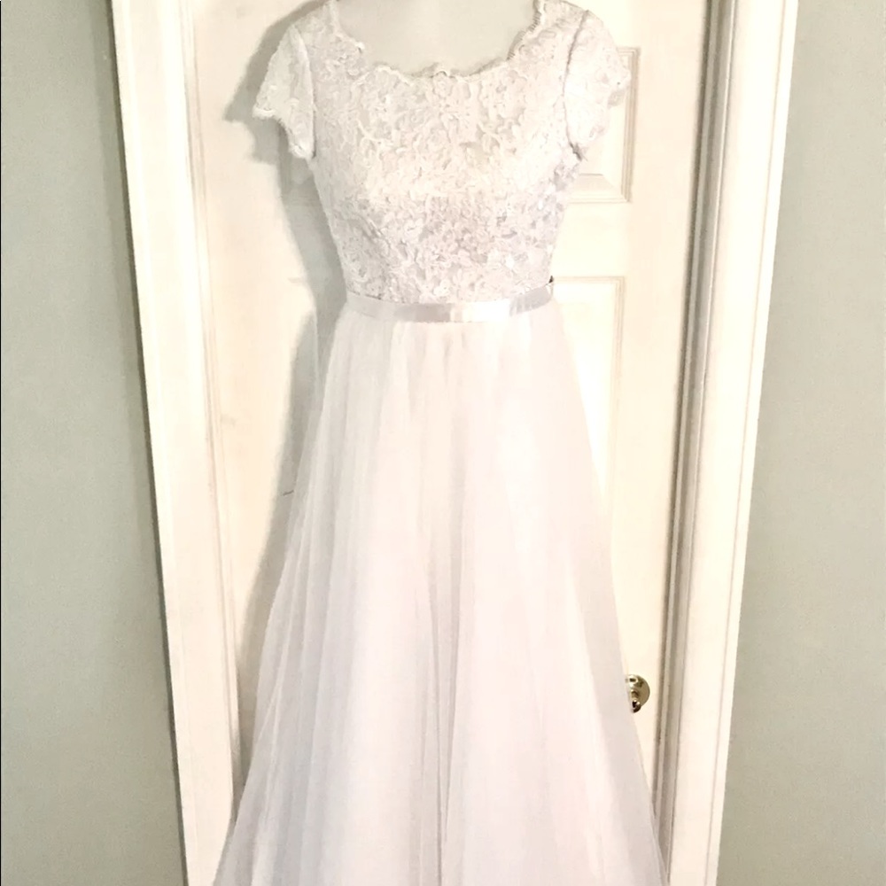 IEIE Bridal Wedding Dress Size 6 White Lace & Tulle w/Satin Sash & Chapel Train